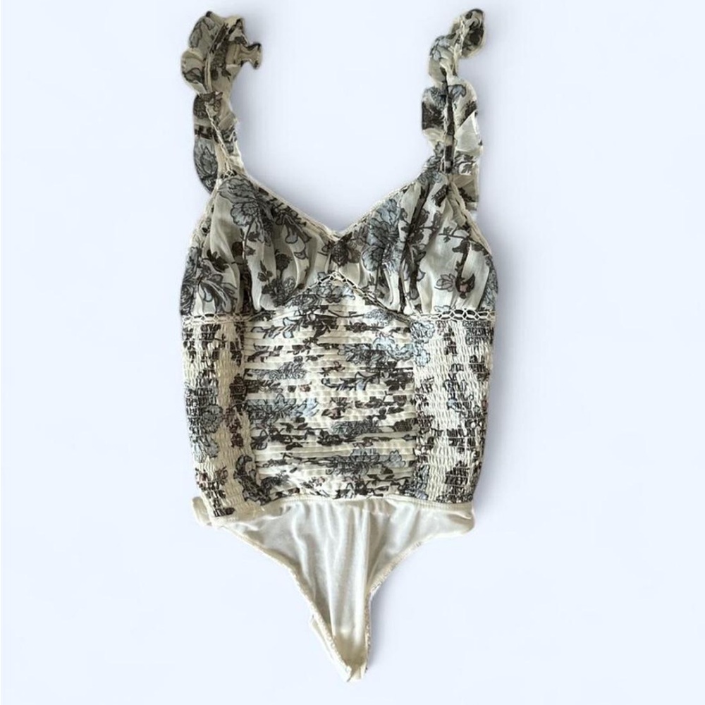 Free People smocked floral bodysuit 🤍